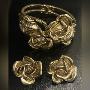 Vintage 1950s gold plated hinged cuff bracelet W/ Matching clip on Earrings.